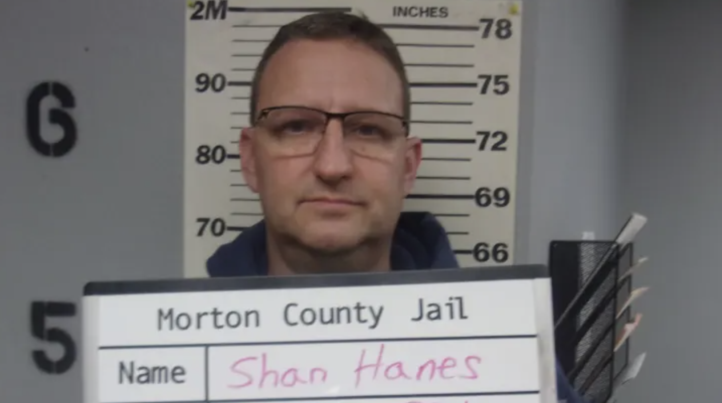 美国堪萨斯银行CEO被“杀猪盘”骗到银行倒闭，被判入狱24年